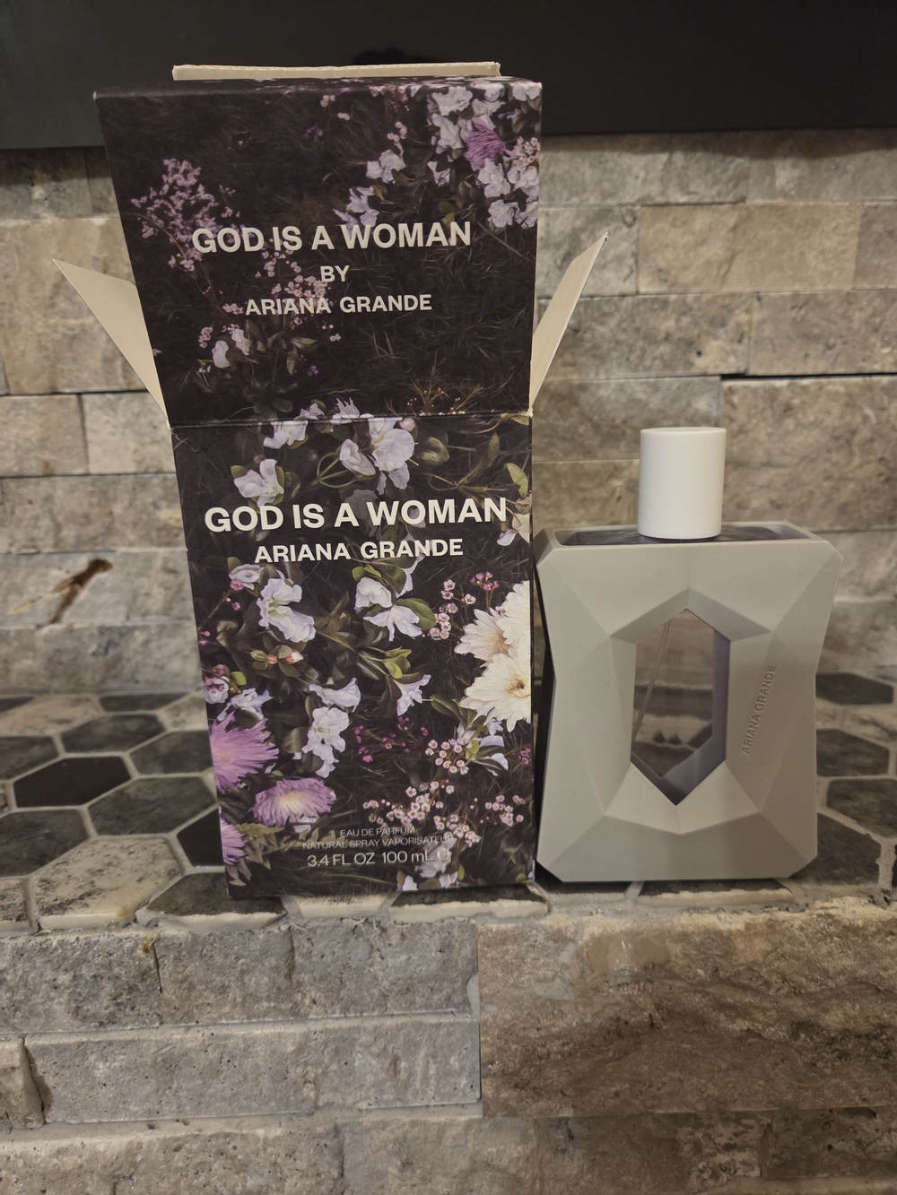 Ariana Grande God Is A Woman 3.4 FL OZ EAU DE PARFUM